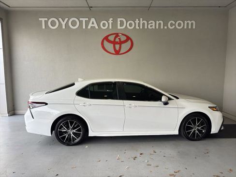 Certified 2023 Toyota Camry SE image 1