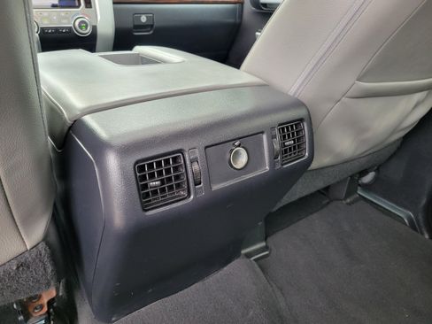 Used 2017 Toyota Tundra Limited w/ Limited Premium Package RWD image 11