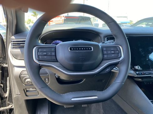 Used 2024 Jeep Wagoneer L Series II w/ Flexible Seating Group AWD/4WD image 27
