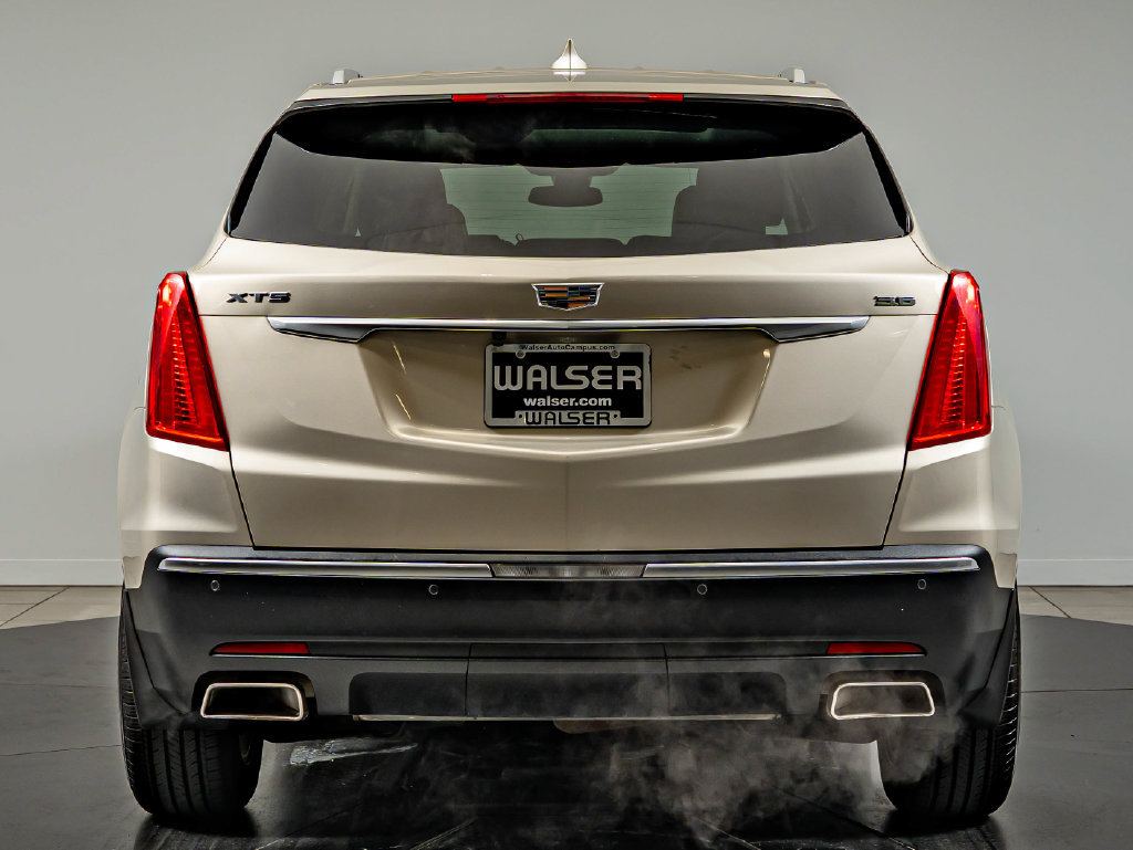 Used 2017 Cadillac XT5 Luxury w/ Driver Awareness Package FWD image 6