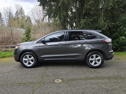 Used 2018 Ford Edge SE image 2