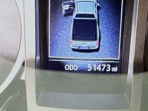 Used 2018 Toyota Tacoma SR5 w/ SR5 Appearance Package (SM) image 16