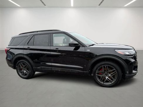 Used 2025 Ford Explorer ST-Line w/ ST-Line Street Pack image 6