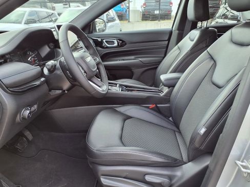 New 2026 Jeep Compass Latitude image 13