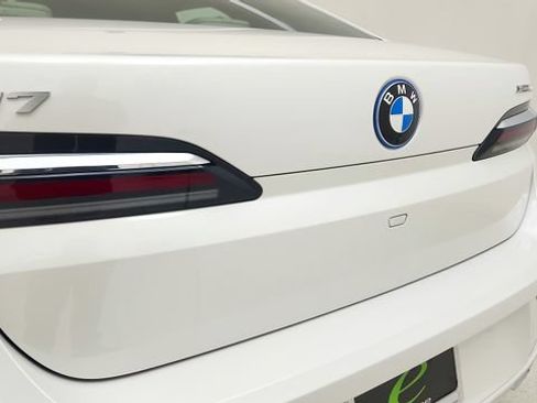 Used 2023 BMW i7 xDrive60 AWD/4WD image 26