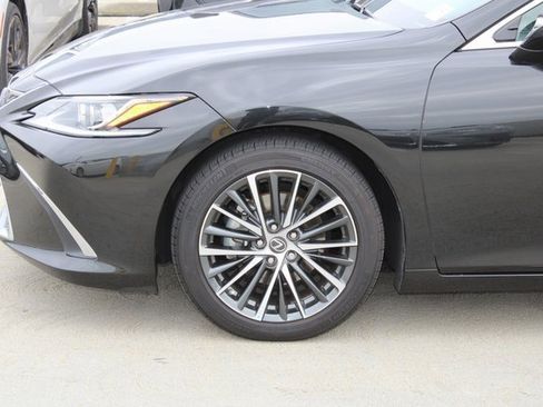 Certified 2023 Lexus ES 350 w/ Premium Package image 4