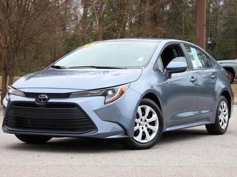 Used 2025 Toyota Corolla LE image 1