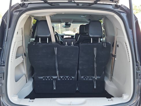 Used 2023 Chrysler Pacifica Touring-L FWD image 29