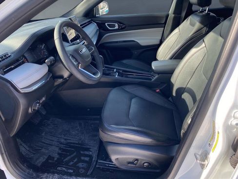 Used 2023 Jeep Compass Limited image 5