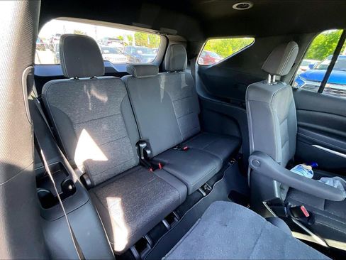 Used 2026 Chevrolet Traverse LT FWD image 19