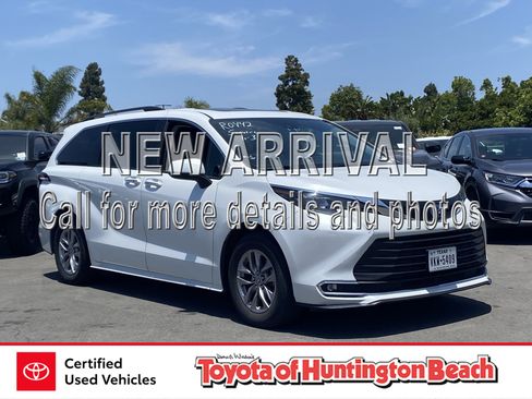 Used 2024 Toyota Sienna XLE FWD image 1