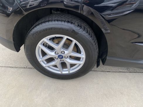 Used 2021 Ford Edge SE image 5