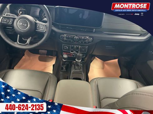 New 2025 Jeep Gladiator Mojave image 25