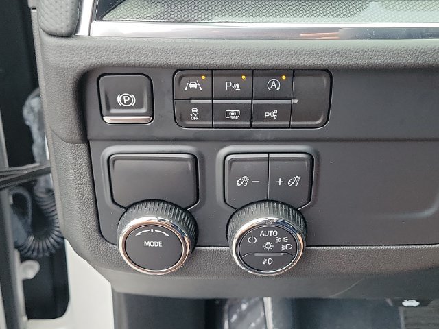Used 2025 Chevrolet Suburban RST w/ Comfort Package RWD image 30
