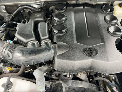 Used 2017 Toyota 4Runner SR5 AWD/4WD image 24