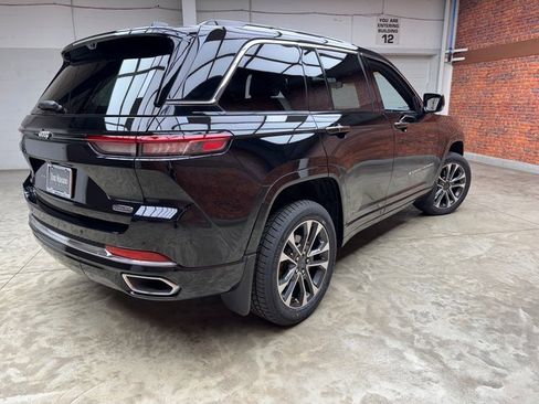 Used 2023 Jeep Grand Cherokee Overland w/ Luxury Tech Group IV image 5