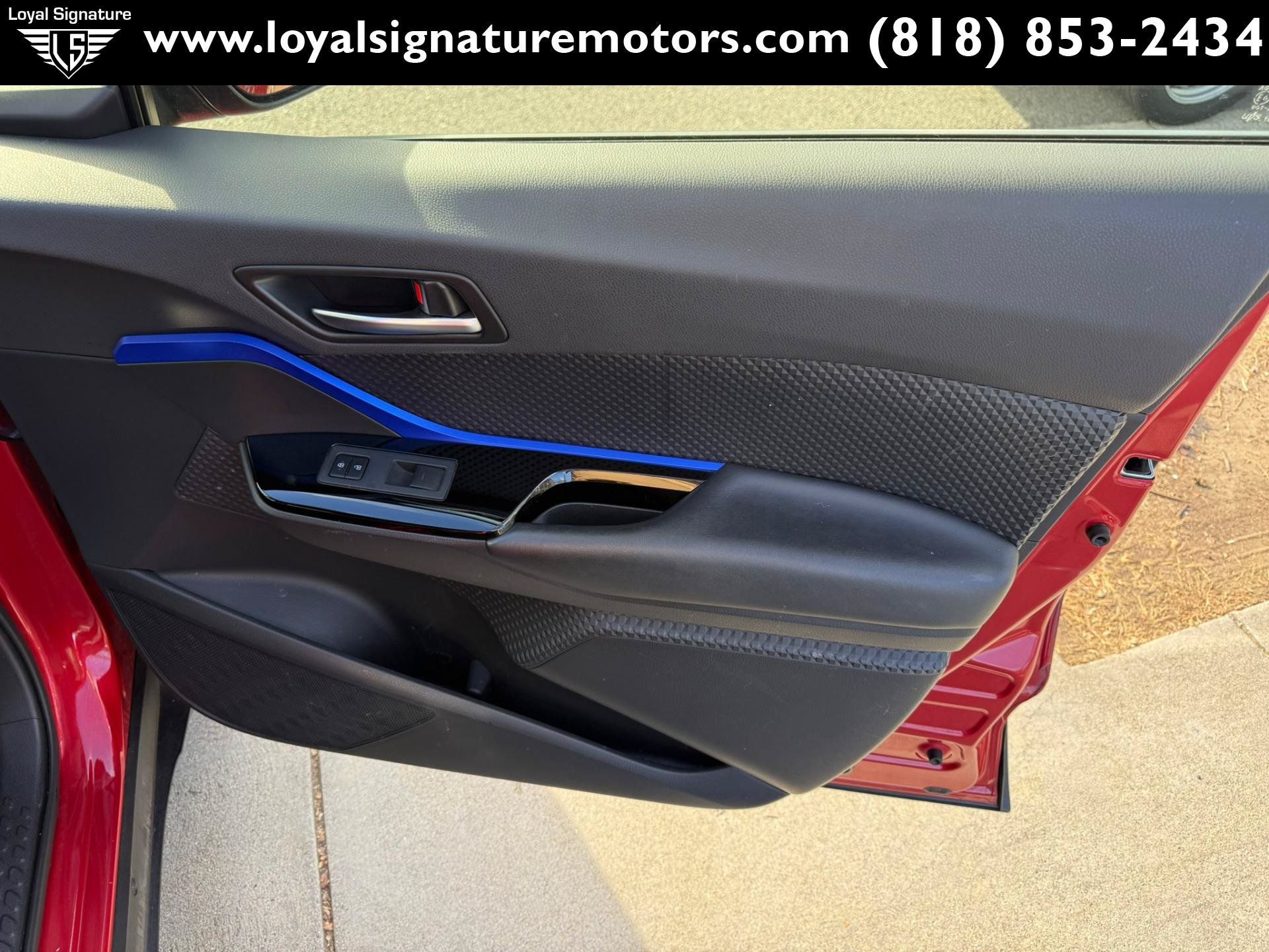 Used 2020 Toyota C-HR XLE FWD image 27