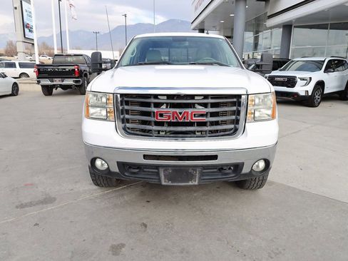 Used 2008 GMC Sierra 2500 SLE w/ Z71 Off-Road Package image 9