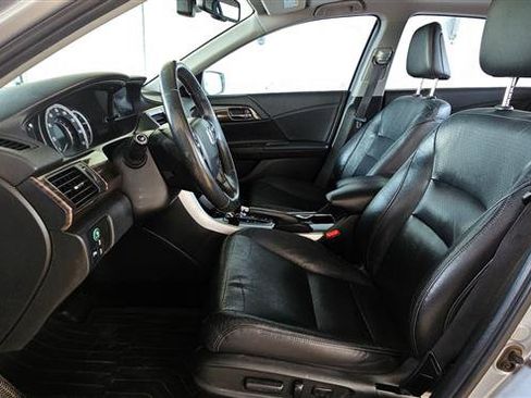 Used 2016 Honda Accord Touring image 15