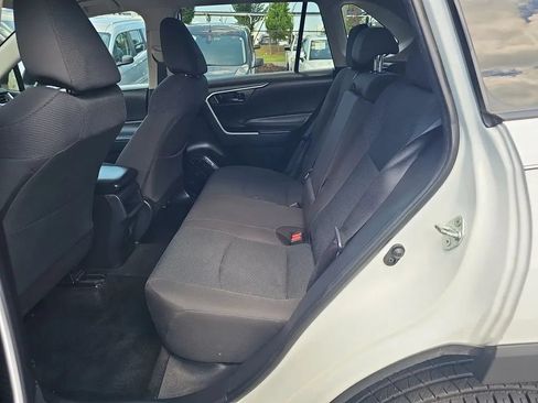 Used 2019 Toyota RAV4 LE FWD image 19