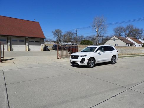 Used 2022 Cadillac XT6 Premium Luxury w/ Technology Package image 5