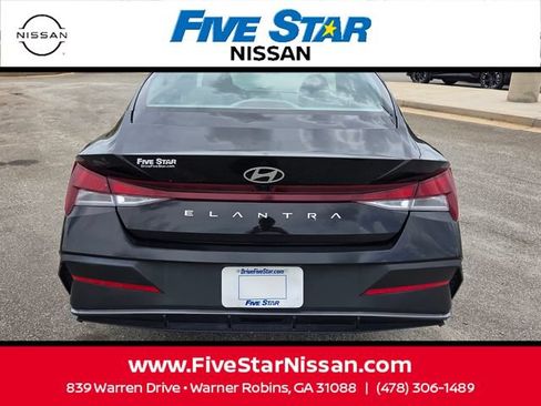 Used 2024 Hyundai Elantra SEL FWD image 10