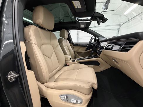Certified 2025 Porsche Macan image 23