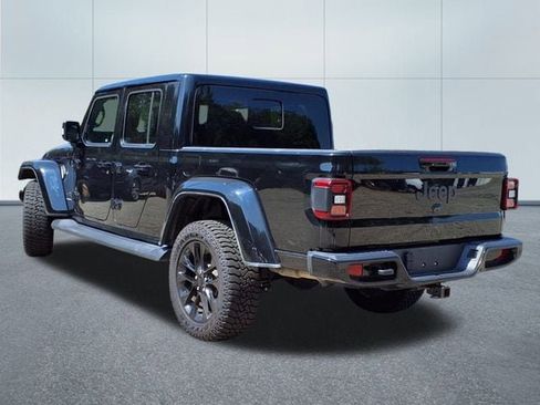 Used 2023 Jeep Gladiator Overland image 3