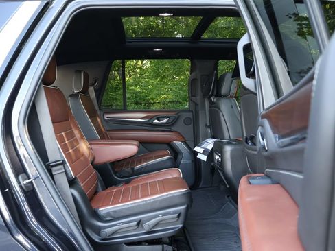 Certified 2024 GMC Yukon Denali Ultimate w/ LPO, Floor Liner Package AWD/4WD image 50