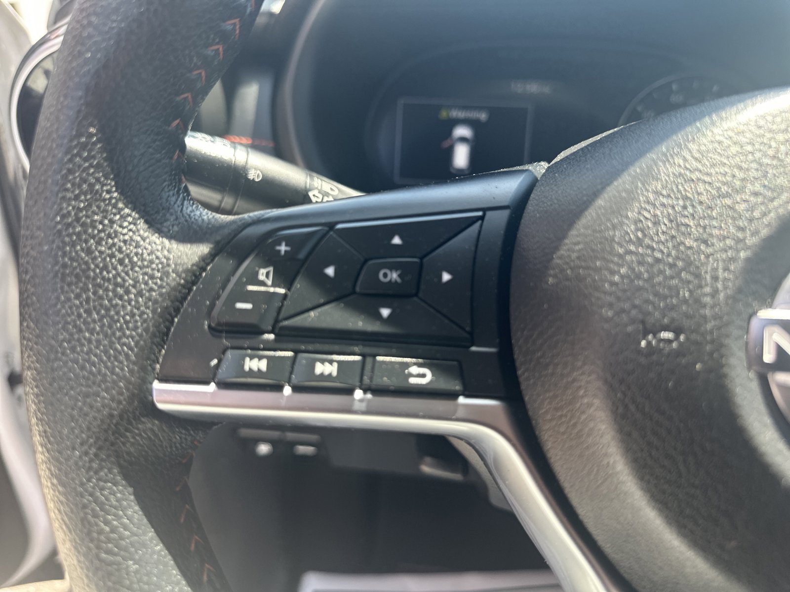 Used 2024 Nissan Kicks SR FWD image 13