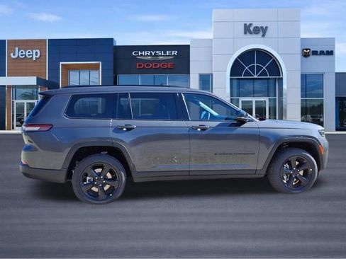 New 2026 Jeep Grand Cherokee L Limited w/ Limited Altitude Package AWD/4WD image 4