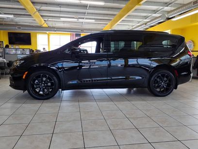 New 2026 Chrysler Pacifica Select w/ S Appearance Package