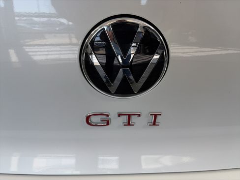 Used 2024 Volkswagen GTI SE FWD image 15