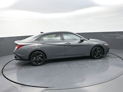 New 2026 Hyundai Elantra SEL Sport Premium FWD image 9