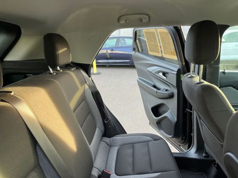 Used 2025 Chevrolet TrailBlazer LT image 35