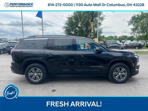 Used 2025 Chevrolet Traverse LT AWD/4WD image 3