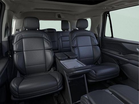 Certified 2025 Lincoln Navigator Reserve AWD/4WD image 26