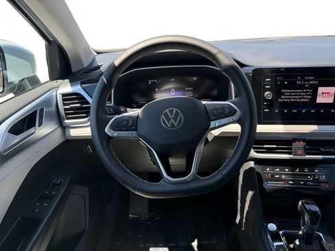 Used 2025 Volkswagen Taos SE w/ Panoramic Sunroof Package AWD/4WD image 12