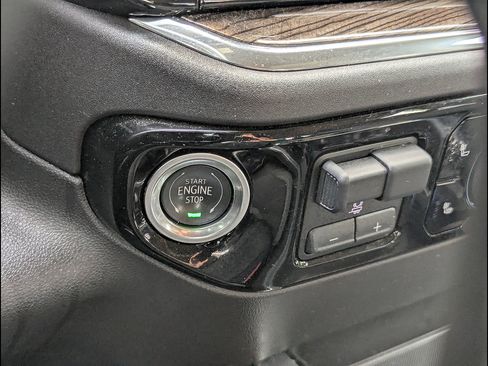 Used 2025 Chevrolet Silverado 1500 LT Trail Boss w/ Convenience Package II AWD/4WD image 30
