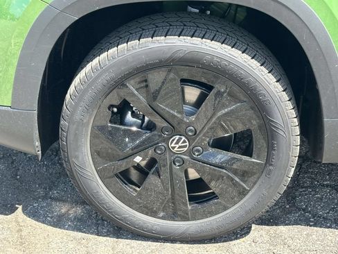 New 2026 Volkswagen Taos SE FWD image 7