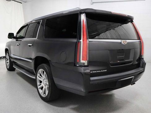 Used 2016 Cadillac Escalade ESV Luxury AWD/4WD image 3