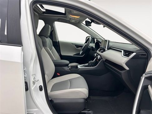 Used 2021 Toyota RAV4 Limited image 15