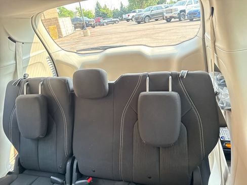 Used 2020 Chrysler Voyager L FWD image 23