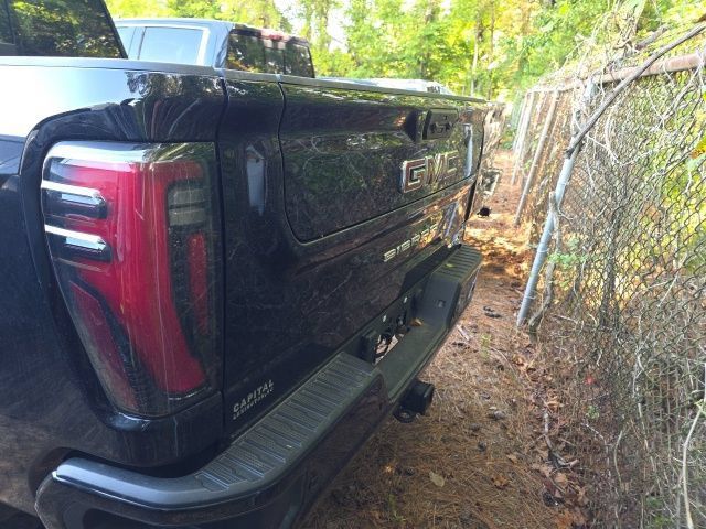 Used 2025 GMC Sierra 2500 AT4 w/ AT4 Premium Plus Package AWD/4WD image 7