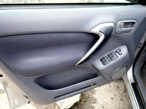 Used 2001 Toyota RAV4 4WD image 31