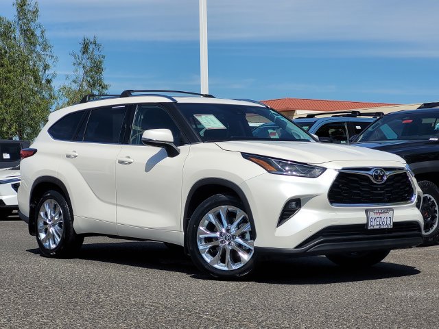 Certified 2021 Toyota Highlander Limited AWD/4WD image 2