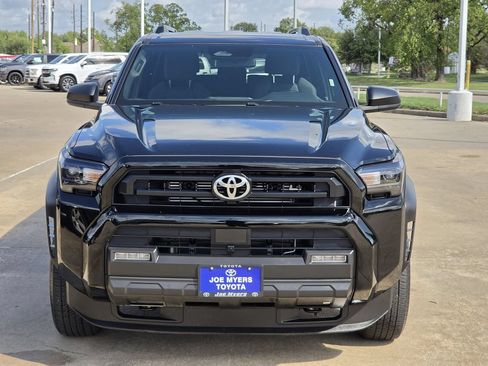 Used 2025 Toyota 4Runner SR5 AWD/4WD image 3