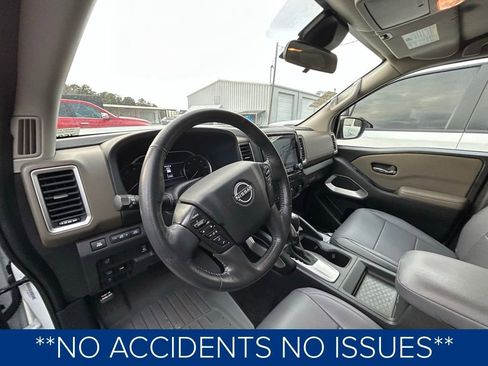 Used 2022 Nissan Frontier SV image 2