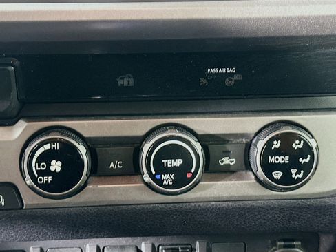 Used 2018 Toyota Tacoma SR5 image 22