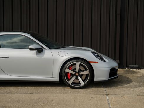 New 2026 Porsche 911 Carrera 4S image 15